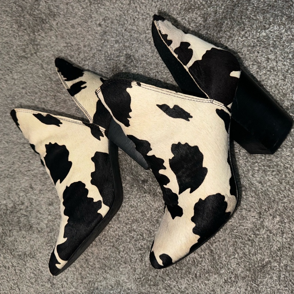Size 8 Steve Madden Cow Print booties